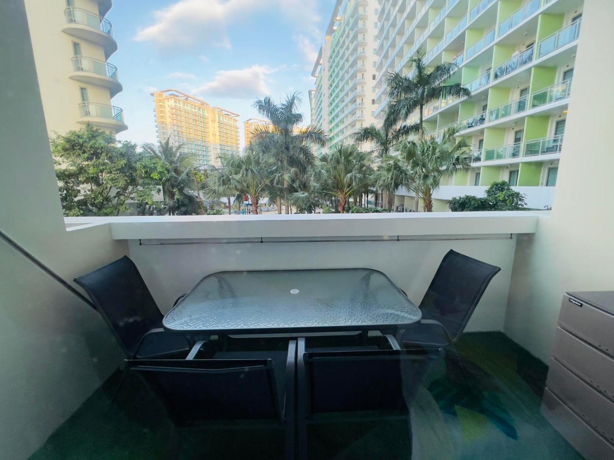 Beach Front Living In The Heart Of The City, Azure Residences Manila Oda fotoğraf