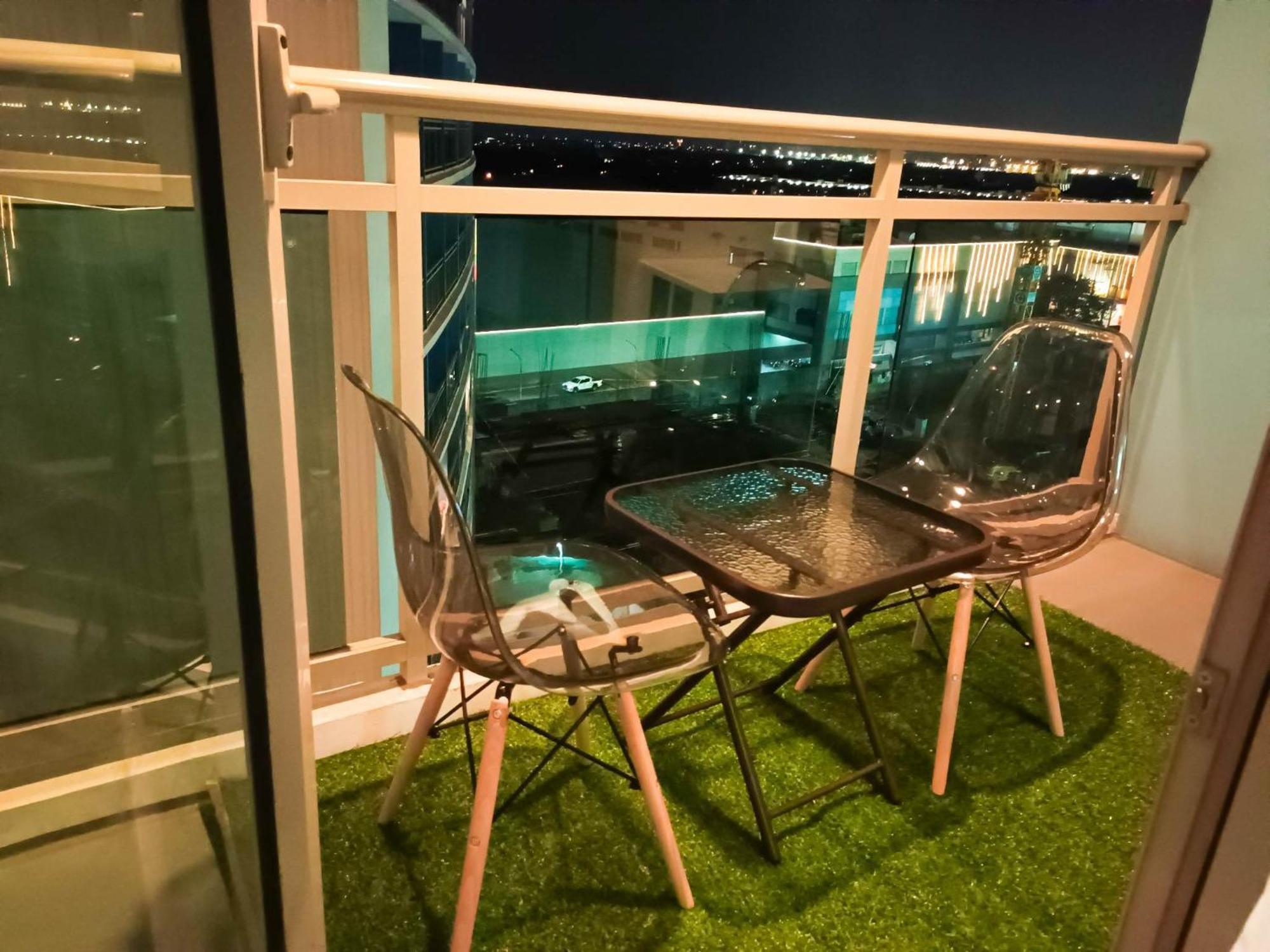 Beach Front Living In The Heart Of The City, Azure Residences Manila Dış mekan fotoğraf