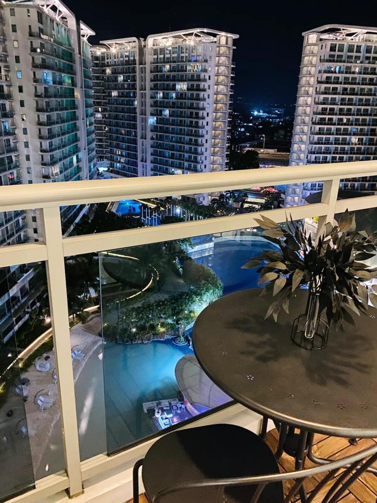 Beach Front Living In The Heart Of The City, Azure Residences Manila Dış mekan fotoğraf